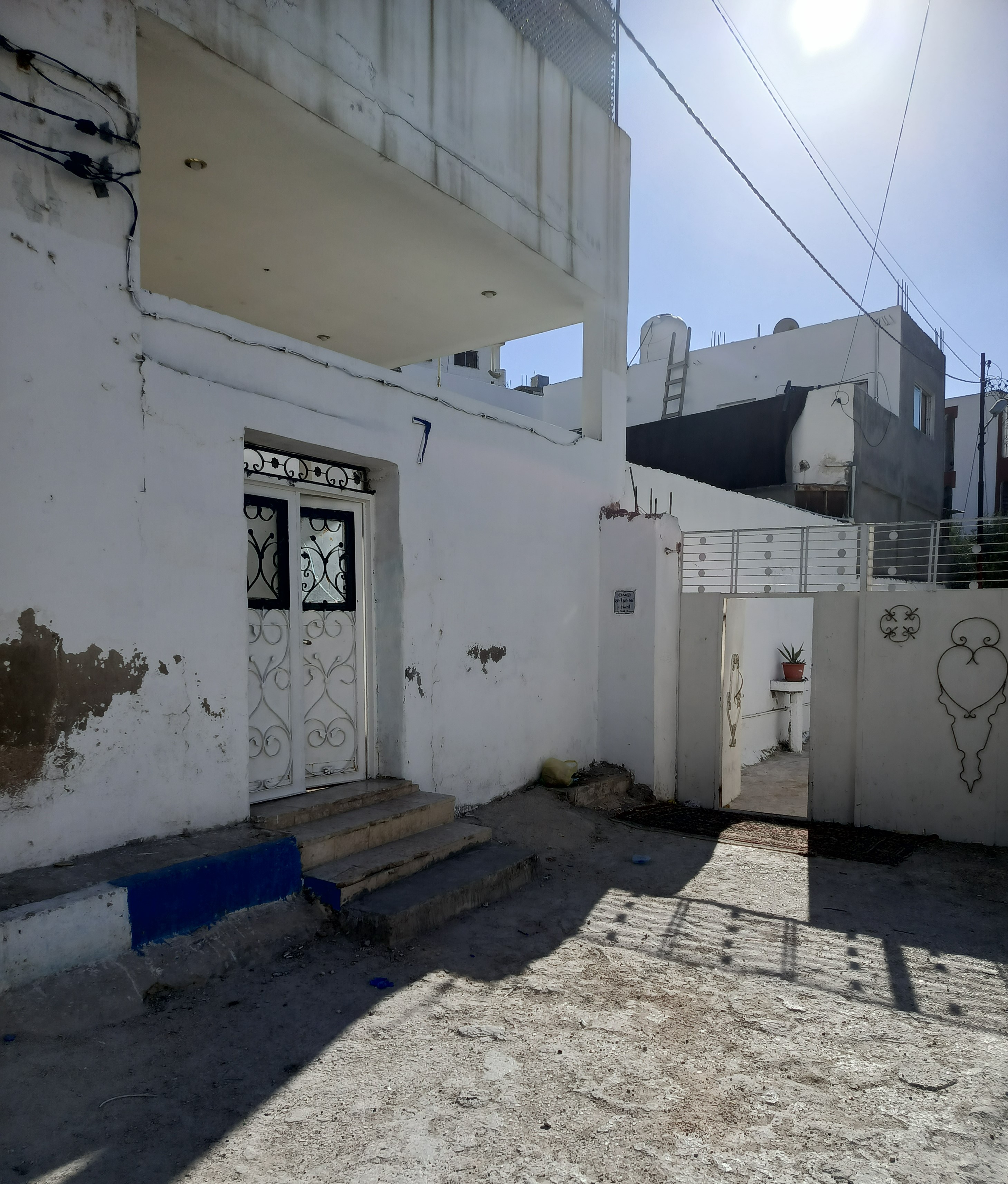 مزاد أرض / مجمع —