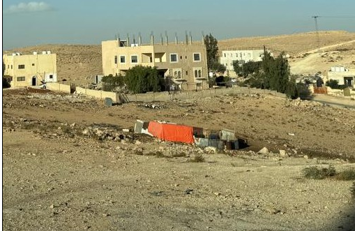 مزاد أرض / مجمع — وادي العش
