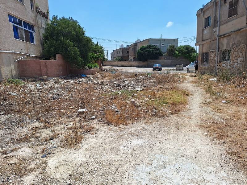 مزاد أرض / مجمع — البارحه