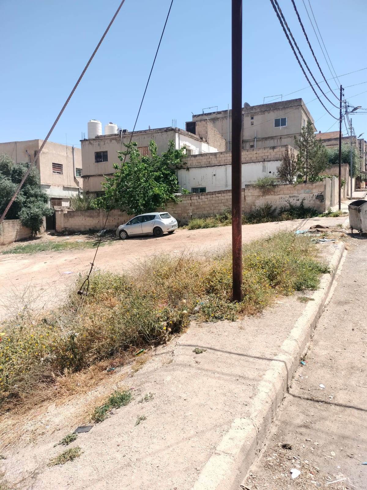 مزاد أرض / مجمع — البارحه