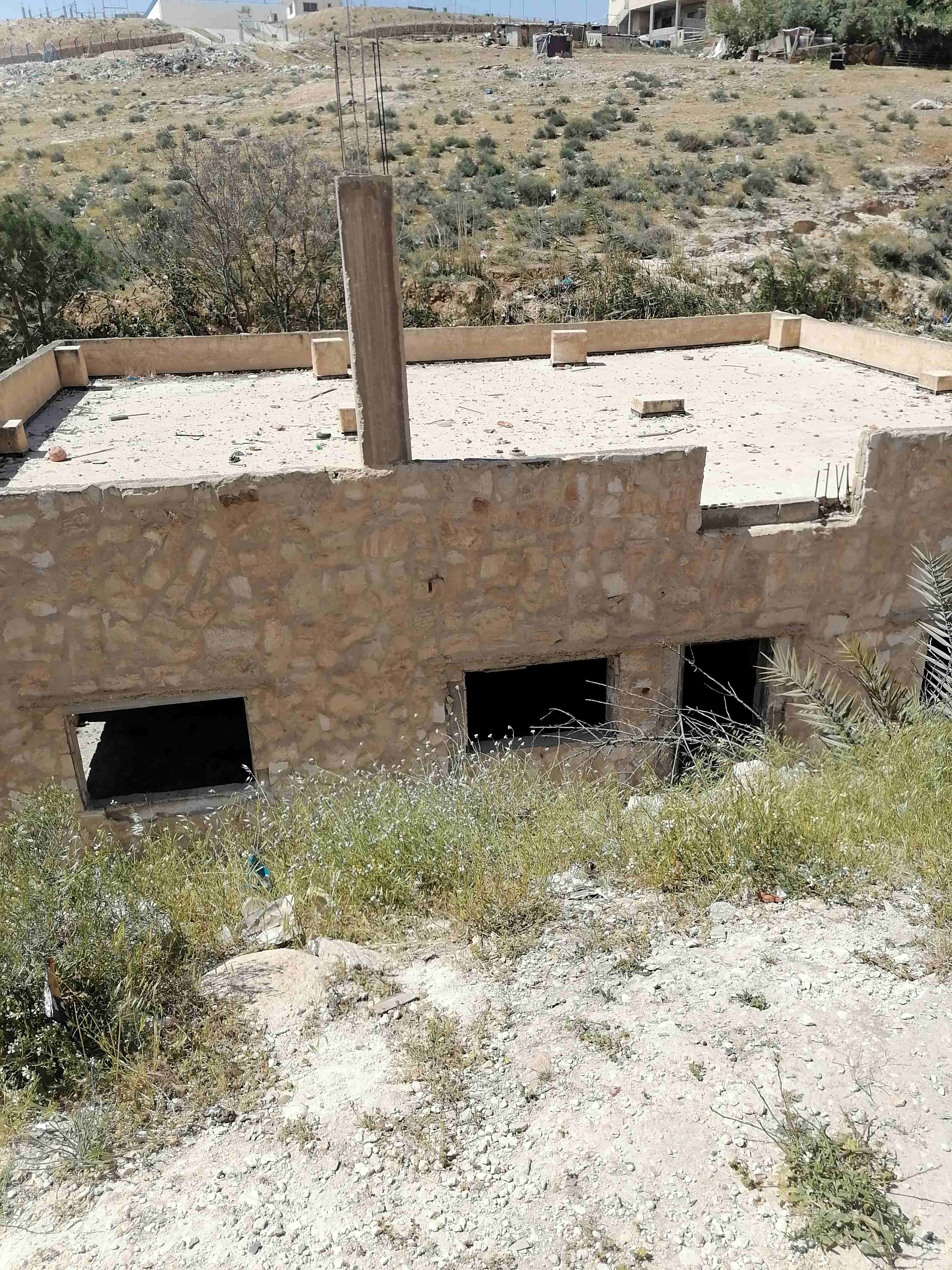 مزاد أرض / مجمع — عطل الزرقاء و الرصيفه