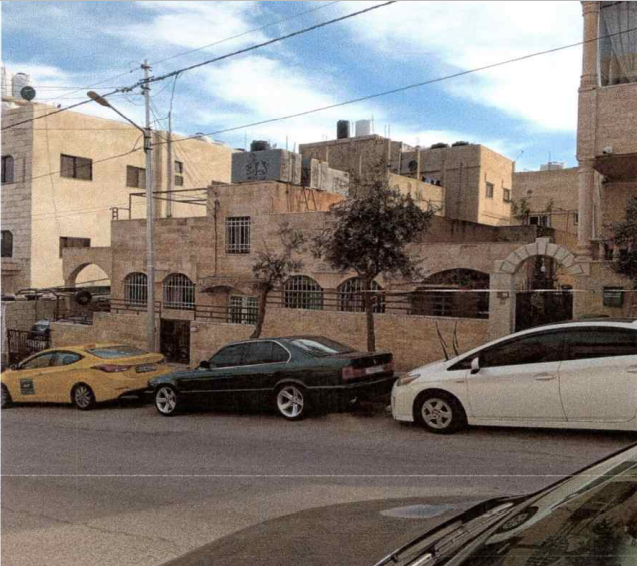 مزاد أرض / مجمع —